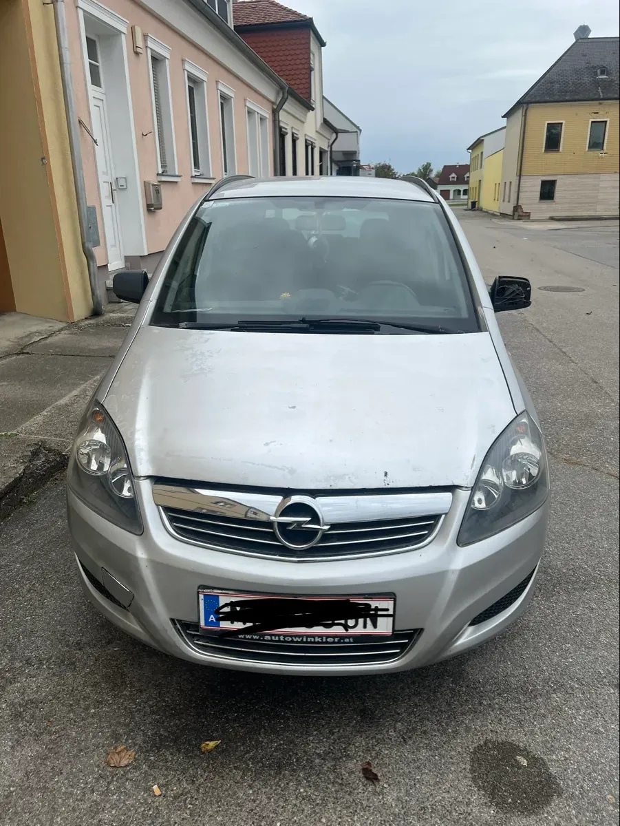 Opel Zafira 2010 photo 2