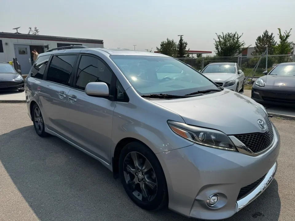 Toyota Sienna 2015 photo 3