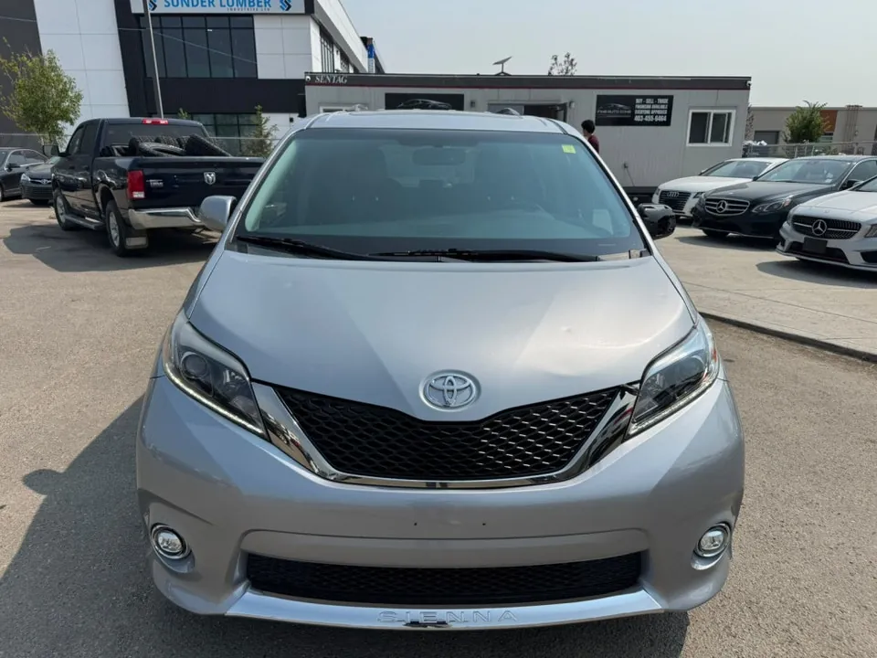 Toyota Sienna 2015 photo 2
