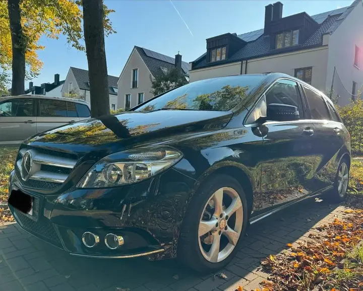 Mercedes-Benz B180
