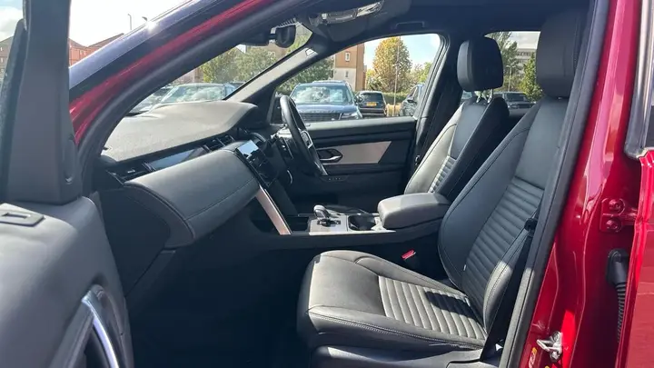 Land Rover Discovery Sport 2025 photo 3