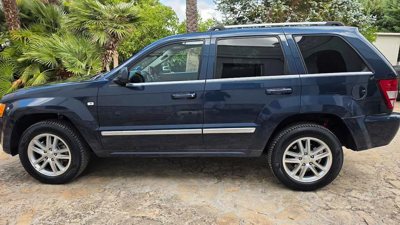 Jeep Grand Cherokee 2010 photo 3