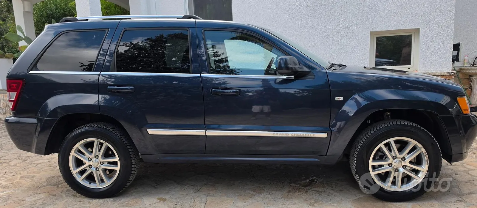 Jeep Grand Cherokee 2010 photo 4