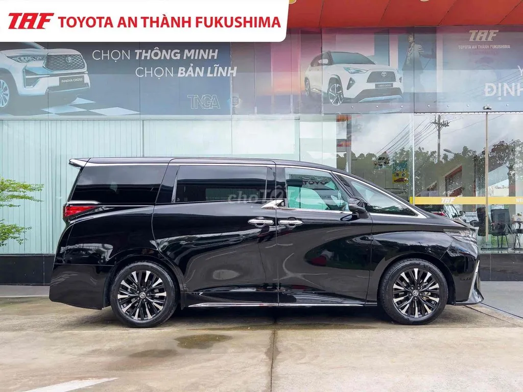 Toyota Alphard 2024 photo 3