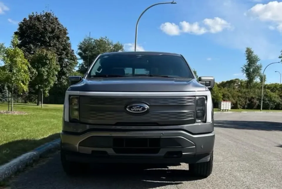 Ford F-150 Lightning 2023 photo 3