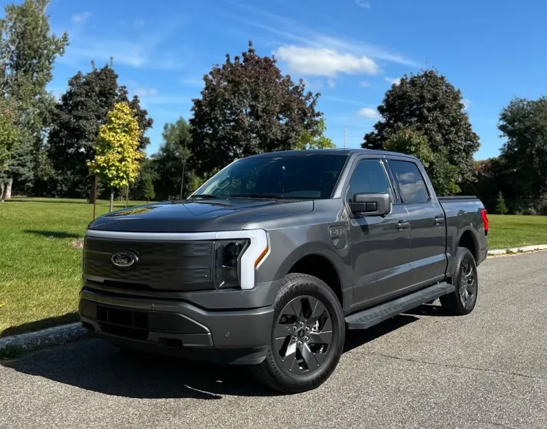 Ford F-150 Lightning 2023 photo 2