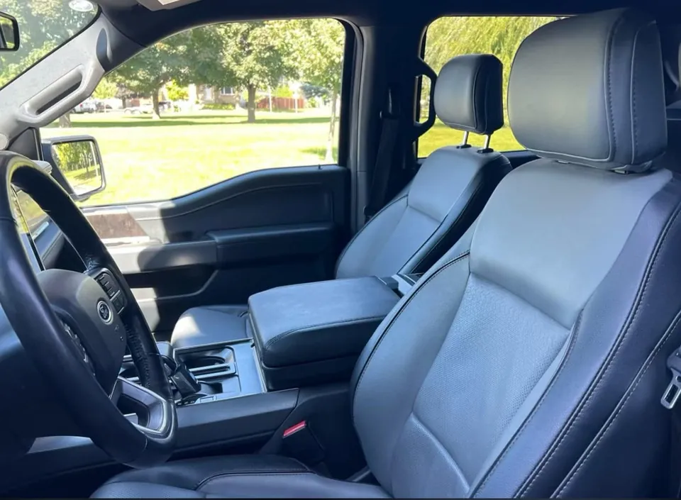 Ford F-150 Lightning 2023 photo 4