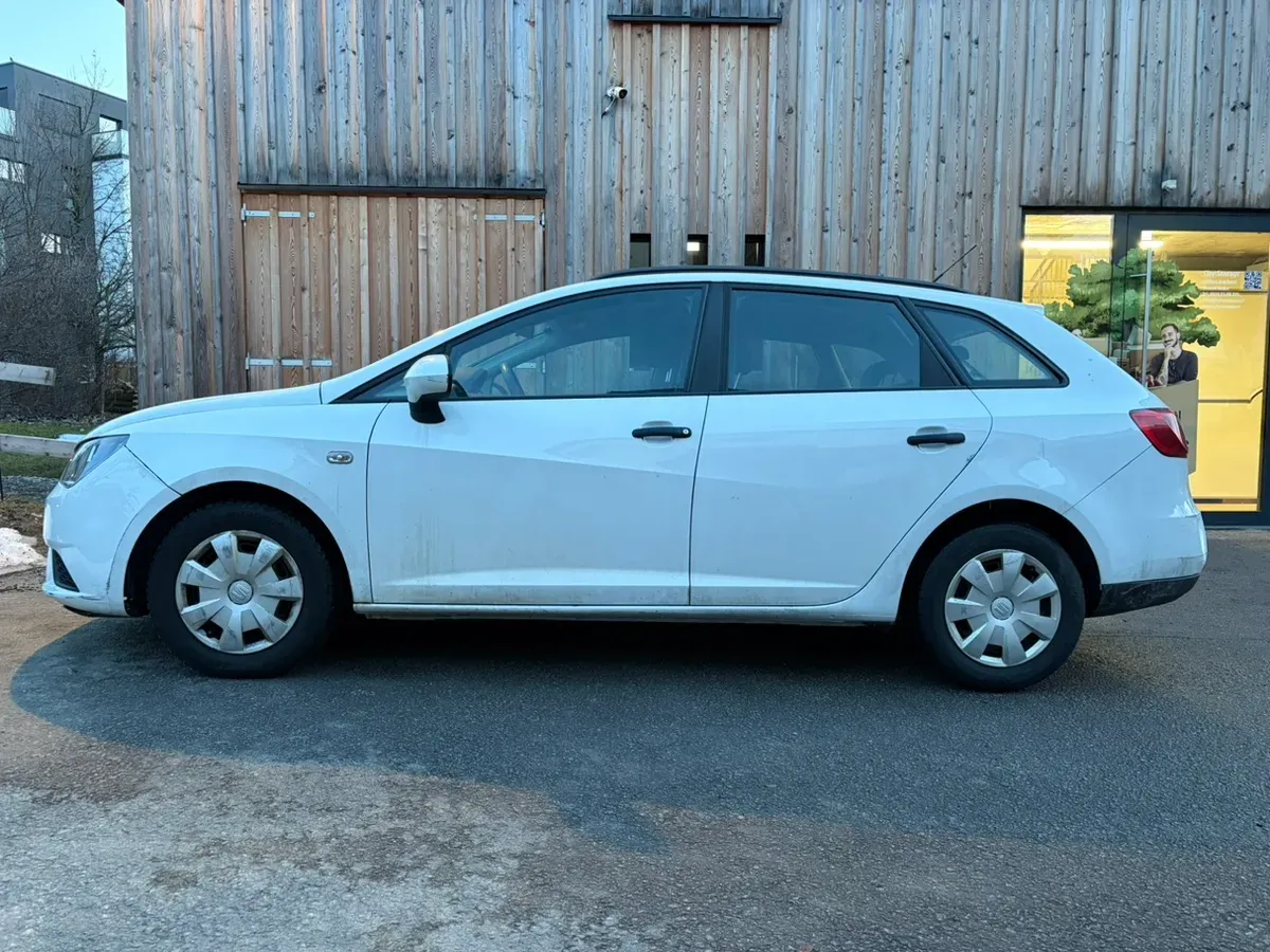 Seat Ibiza 2016 photo 2