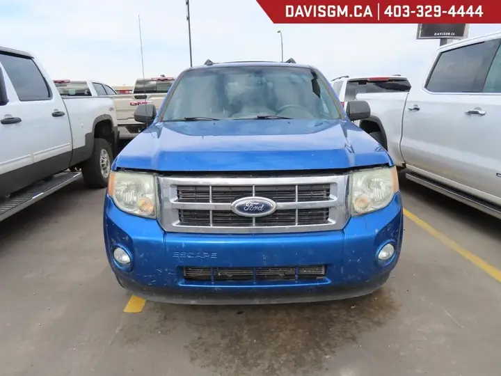 Ford Escape 2011 photo 2