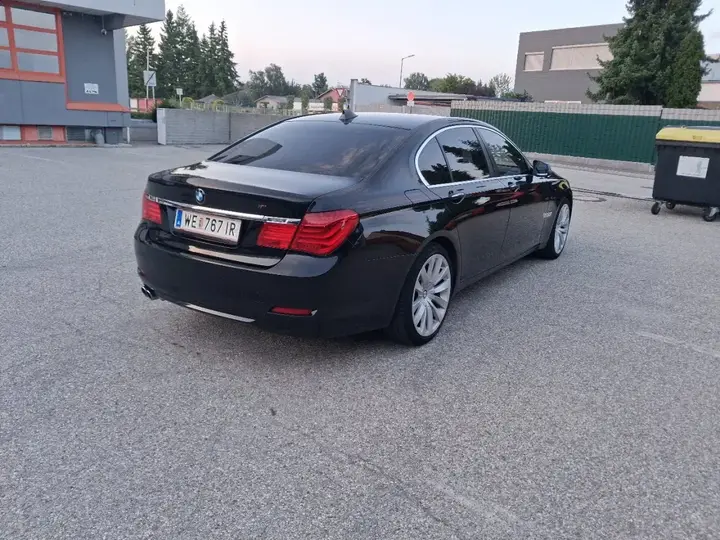 BMW 7 Series 2009 photo 3