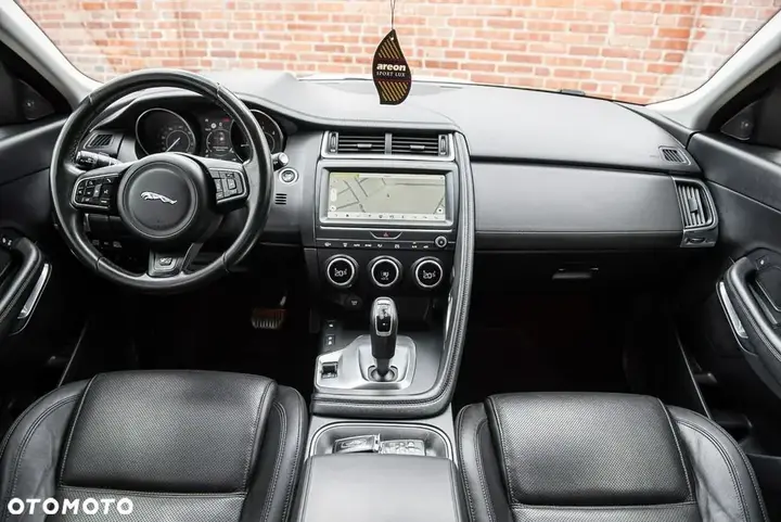 Jaguar E-Pace 2019 photo 5