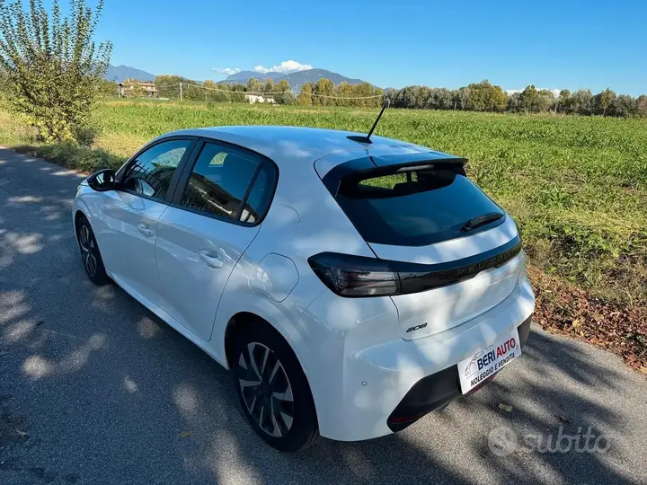 Peugeot 208 2024 photo 3