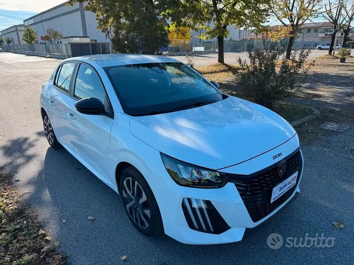 Peugeot 208 2024 photo 2