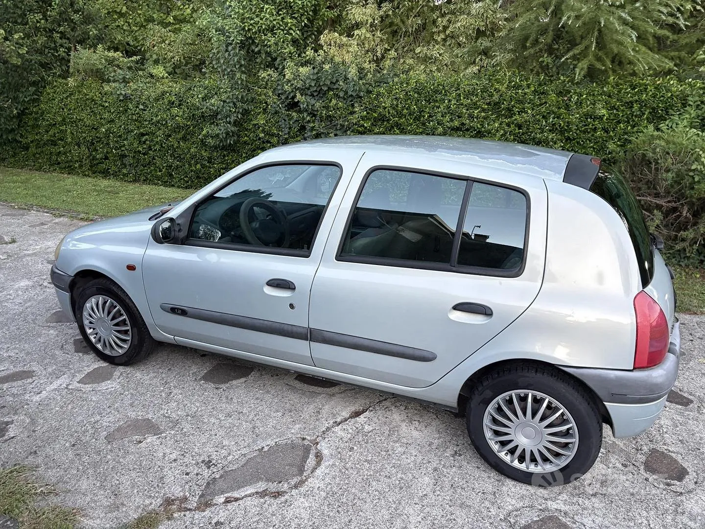 Renault Clio 2000 photo 2