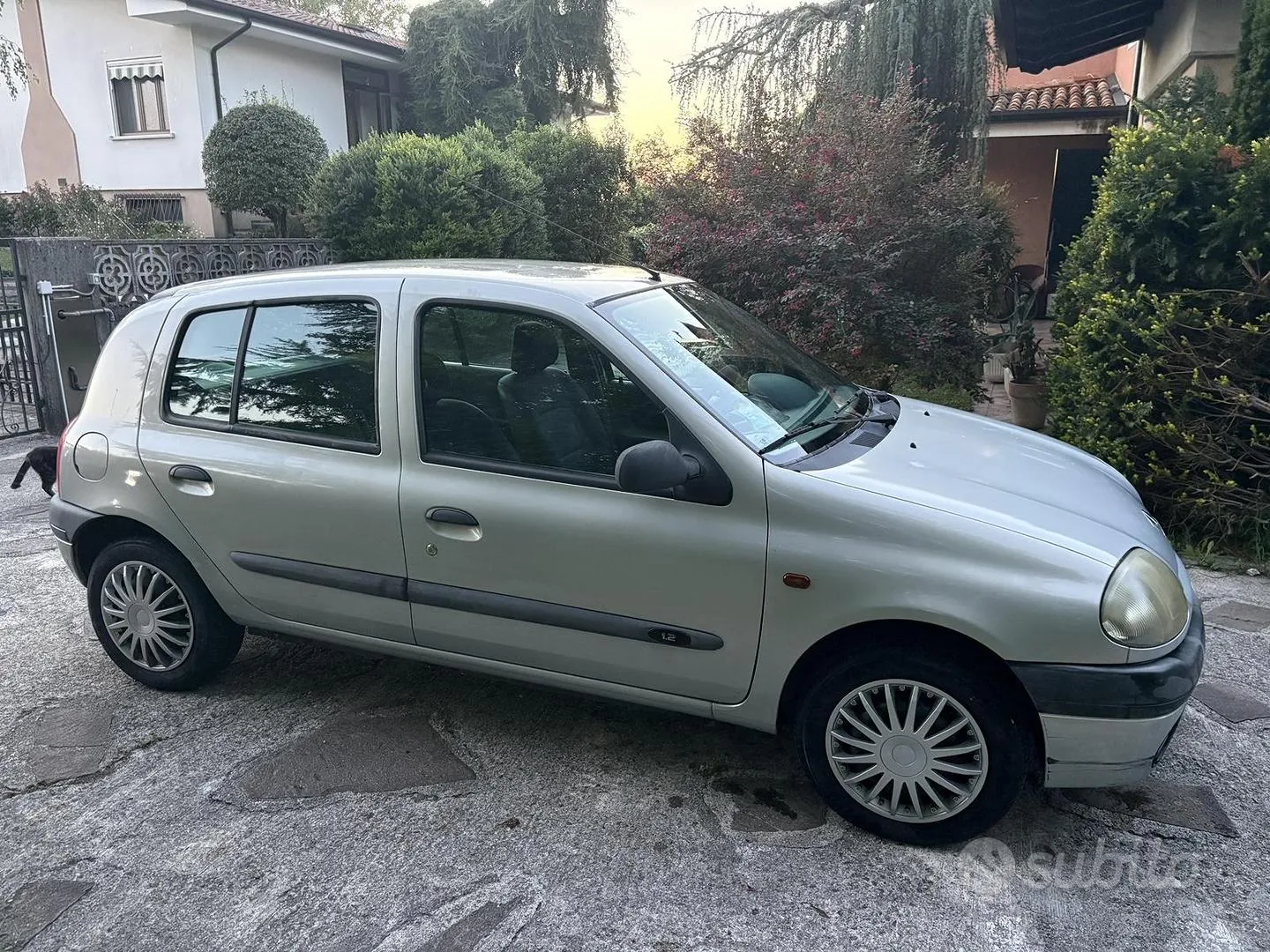 Renault Clio 2000 photo 4