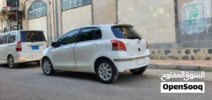 Toyota Yaris 2010 photo 2