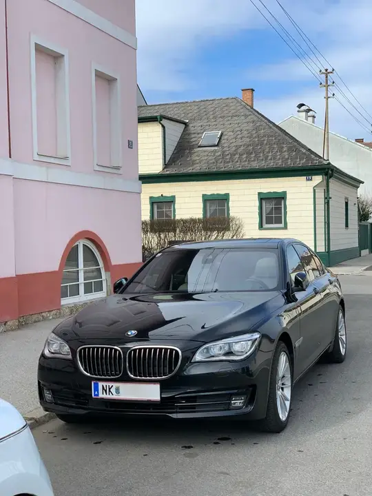 BMW 7 Series 2012 photo 3