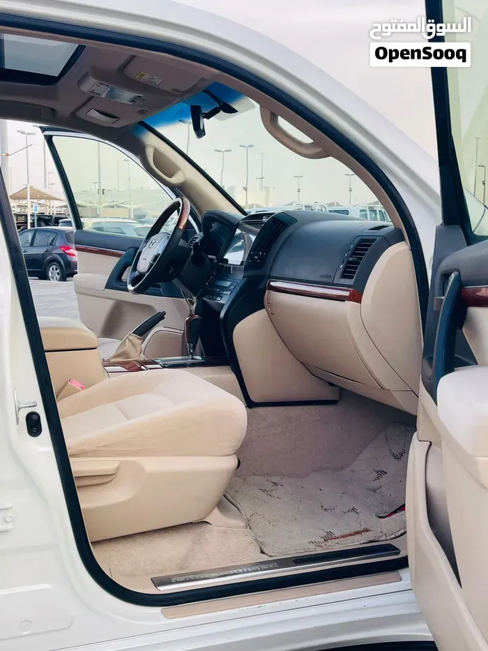 Toyota Land Cruiser 2013 photo 3