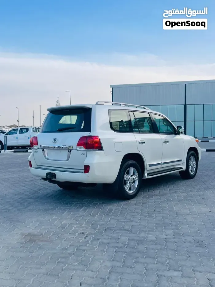 Toyota Land Cruiser 2013 photo 2