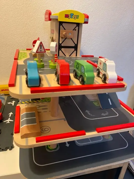 Mytoys Holzparkhaus