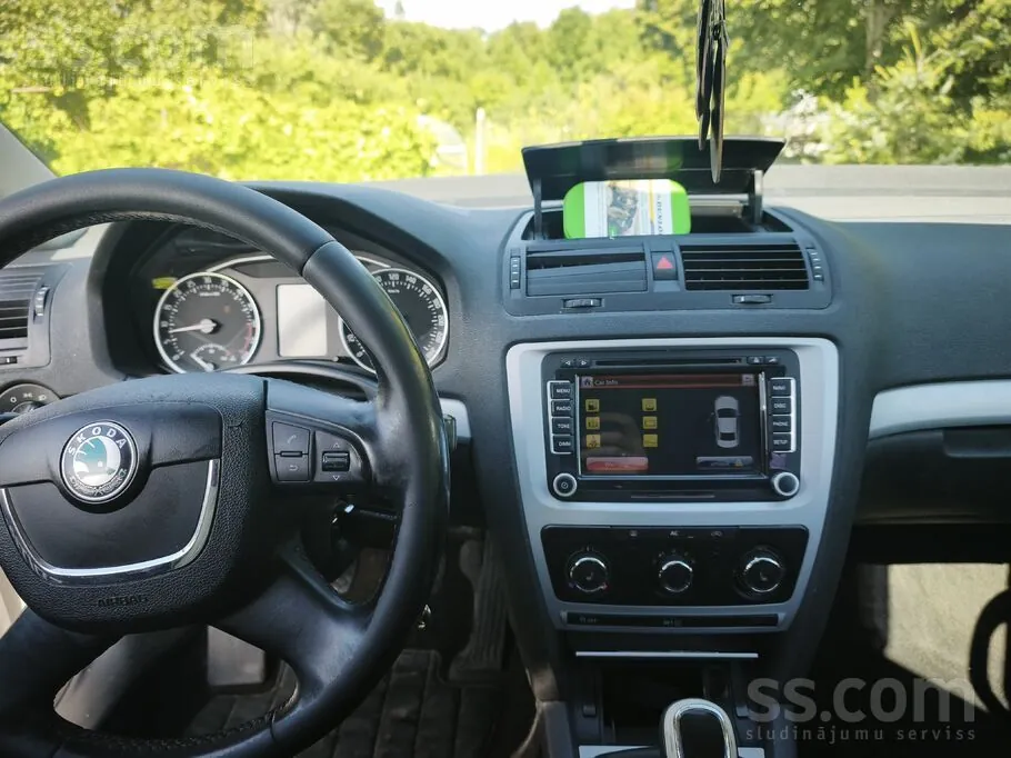 Skoda Octavia 2011 photo 3