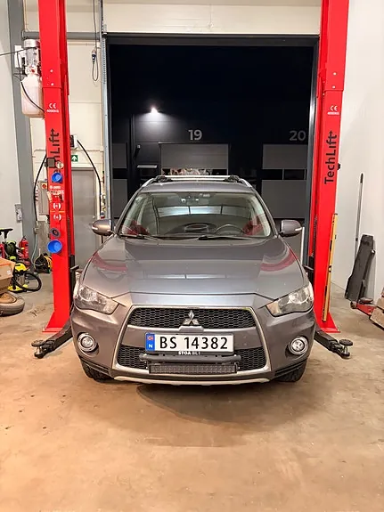 Mitsubishi Outlander 2010 photo 2