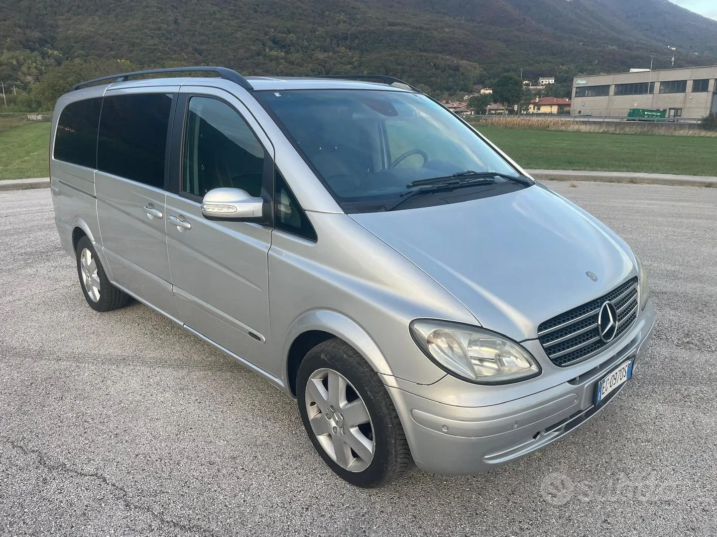 Mercedes-Benz Viano 2010 photo 2