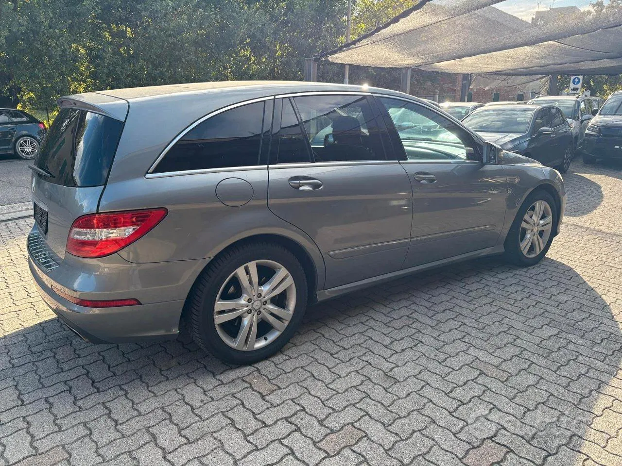 Mercedes-Benz R350 2012 photo 4
