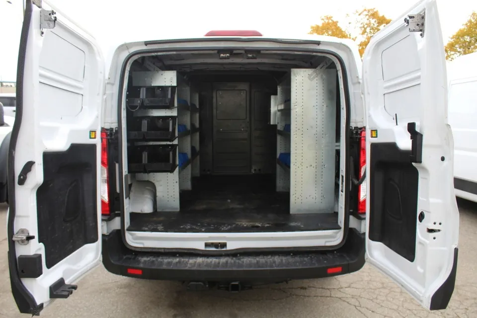 Ford Transit 2022 photo 2