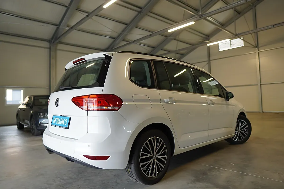 Volkswagen Touran 2021 photo 2