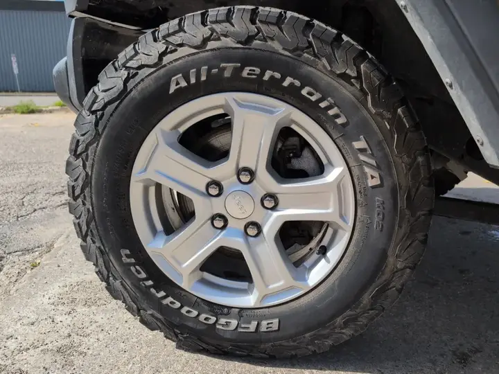 Jeep Wrangler 2021 photo 2