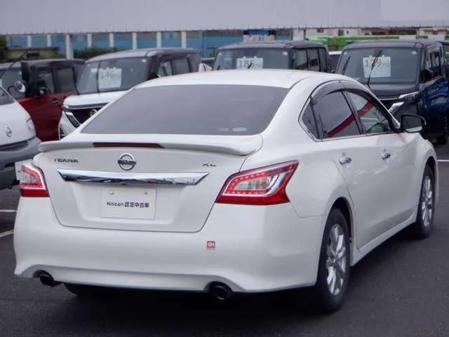 Nissan Tiara 2014 photo 2