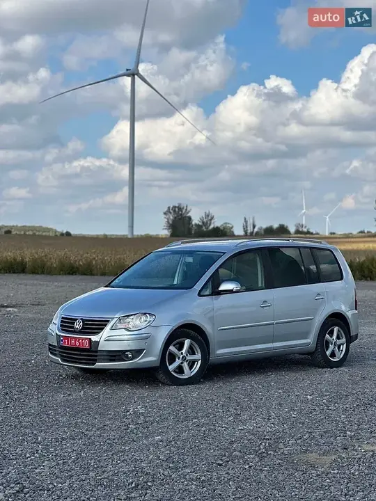 Volkswagen Touran 2007 photo 2