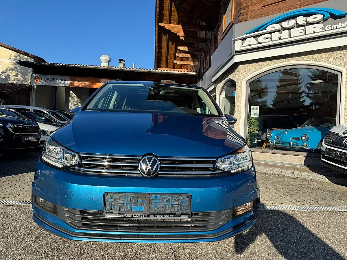Volkswagen Touran 2023 photo 2