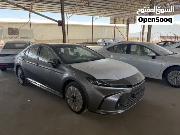 Toyota Camry 2025 photo 2