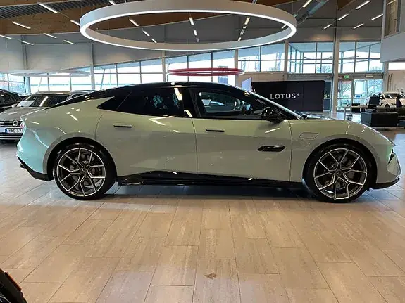 Lotus Emeya 2025 photo 4