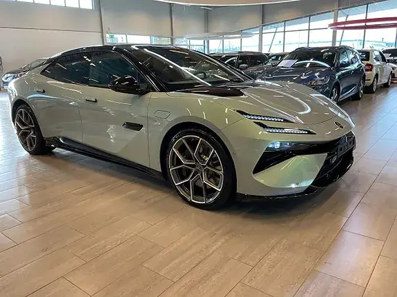 Lotus Emeya 2025 photo 3