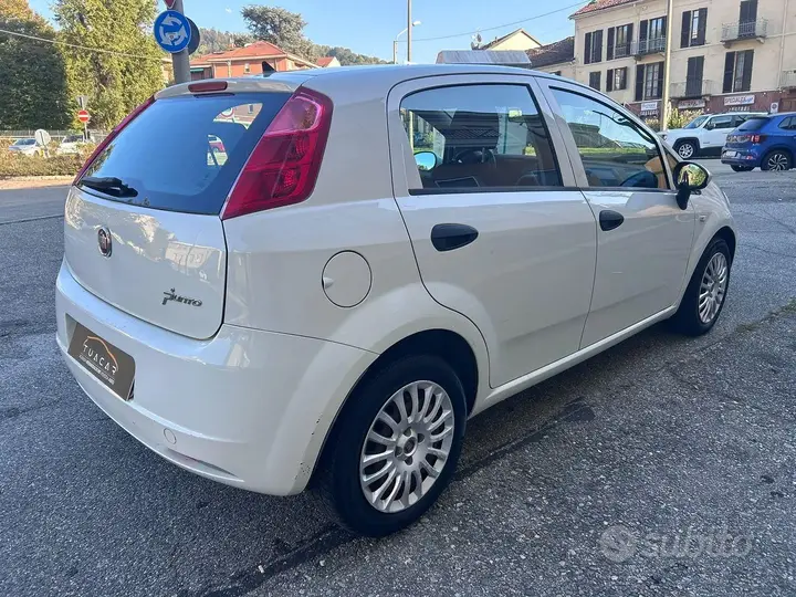 Fiat Grande Punto 2013 photo 4