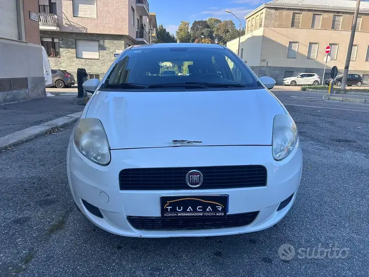Fiat Grande Punto 2013 photo 2