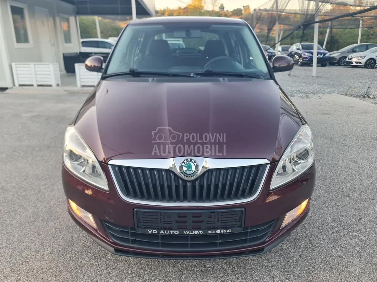 Skoda Fabia 2011 photo 2