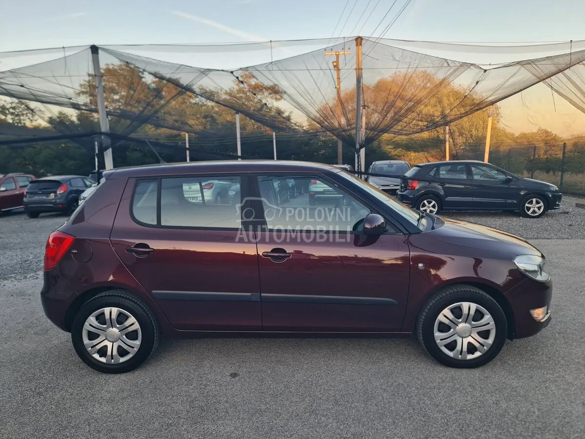 Skoda Fabia 2011 photo 5