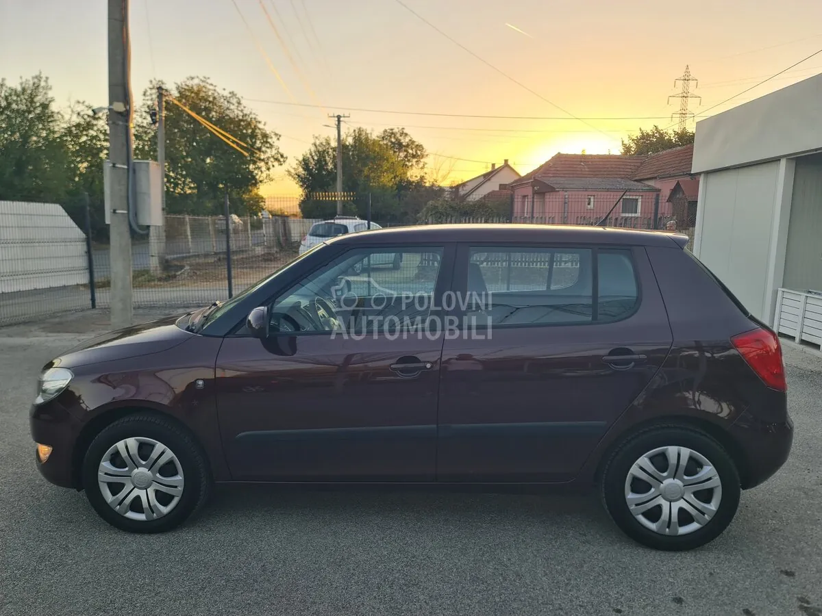 Skoda Fabia 2011 photo 3