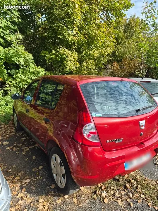 Dacia Sandero 2010 photo 2