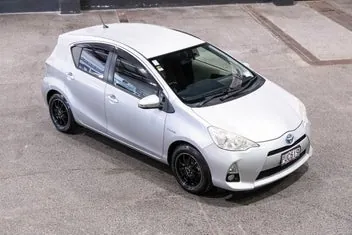 Toyota Aqua 2013 photo 3