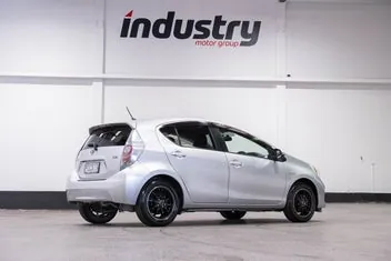 Toyota Aqua 2013 photo 4