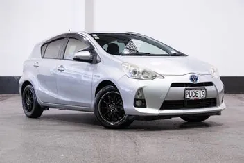Toyota Aqua 2013 photo 2