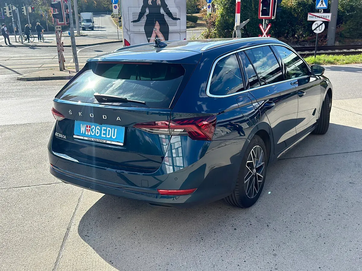 Skoda Octavia 2023 photo 3