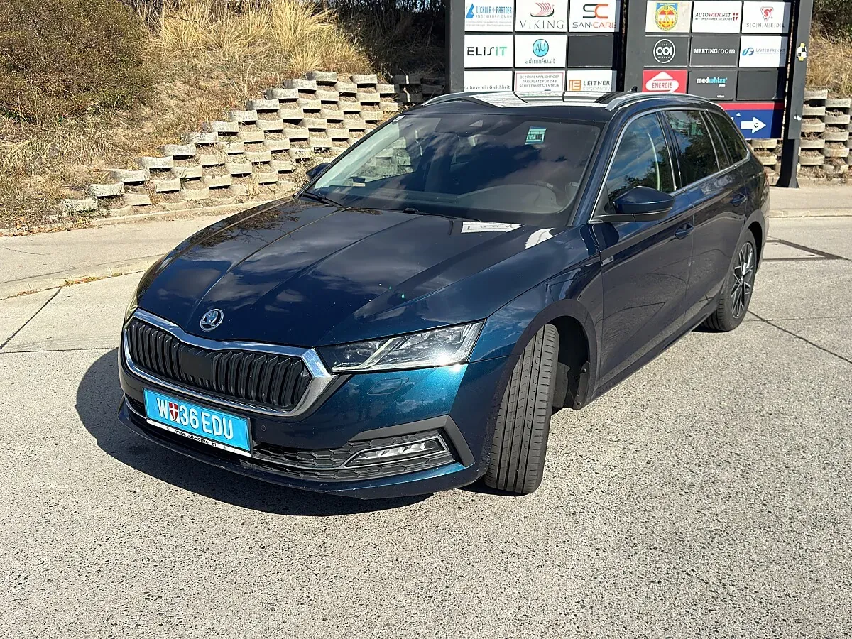 Skoda Octavia 2023 photo 2
