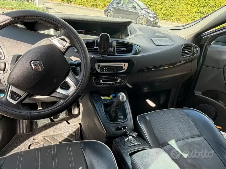 Renault Scenic 2012 photo 4