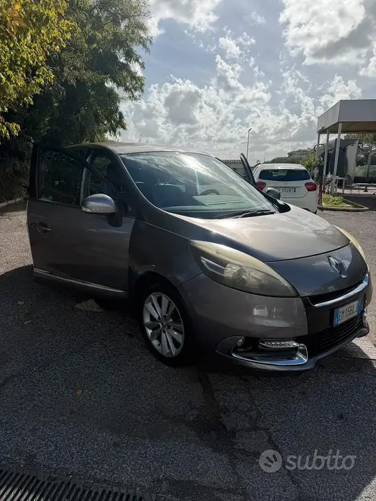 Renault Scenic 2012 photo 2